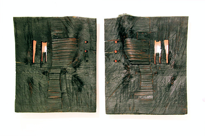 aus dem Zyklus BRANDOBJEKTE, Dyptichon - Holz, Feuer, Rückseite rot bemalt  125 x 55 x 12 cm